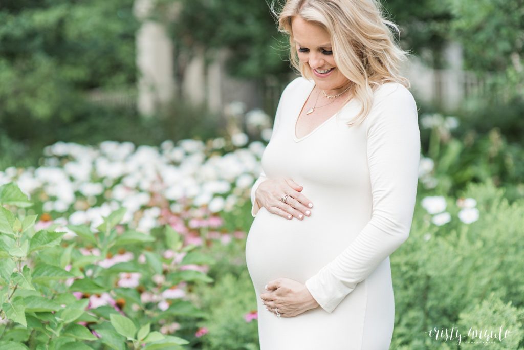 Highland Park Maternity Session by Dallas maternity photographer Cristy Angulo | www.cristyangulo.com
