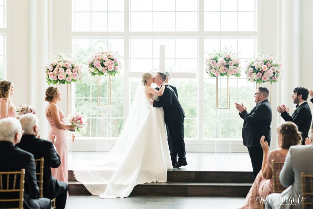 Spring Wedding at The Hillside Estate by Dallas wedding photographer Cristy Angulo | www.cristyangulo.com