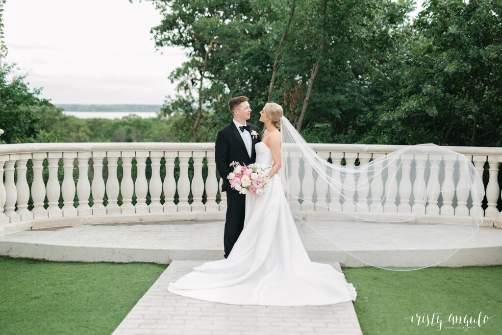 Spring Wedding at The Hillside Estate by Dallas wedding photographer Cristy Angulo | www.cristyangulo.com