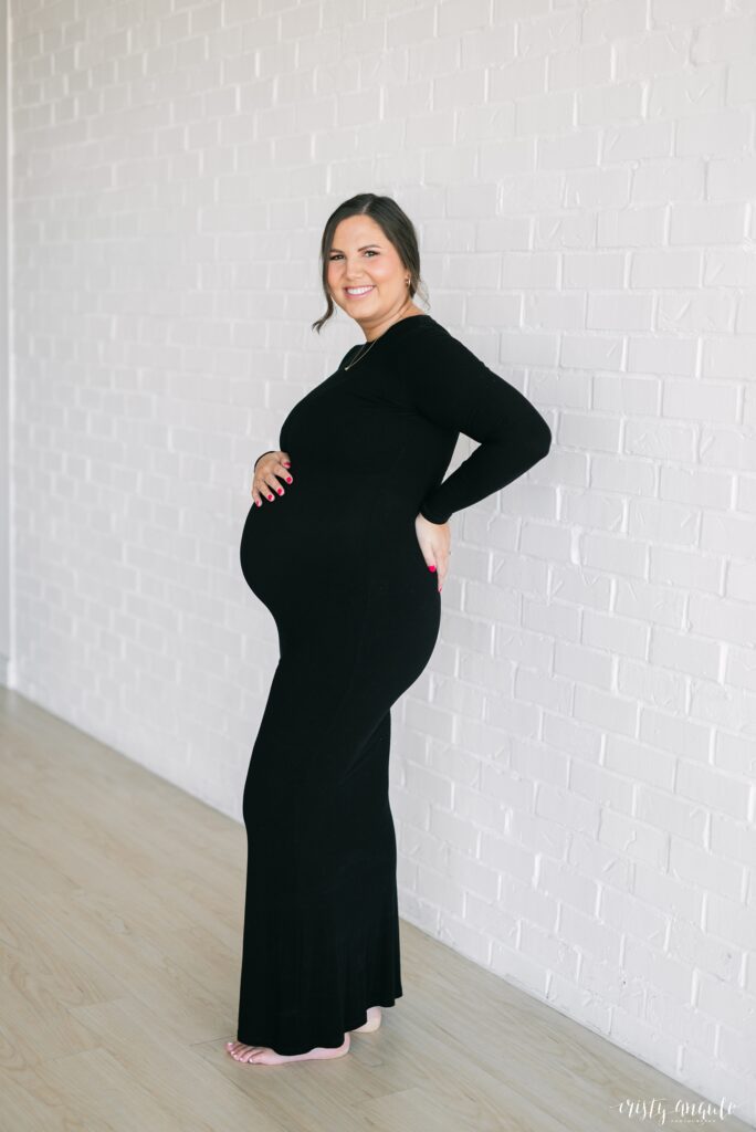 Austin Studio Maternity Session by Austin Family Photographer Cristy Angulo | www.cristyangulo.com